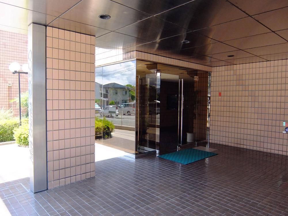 Renovated 4DK Apartment with River View in Miyazaki City - Thumbnail 4