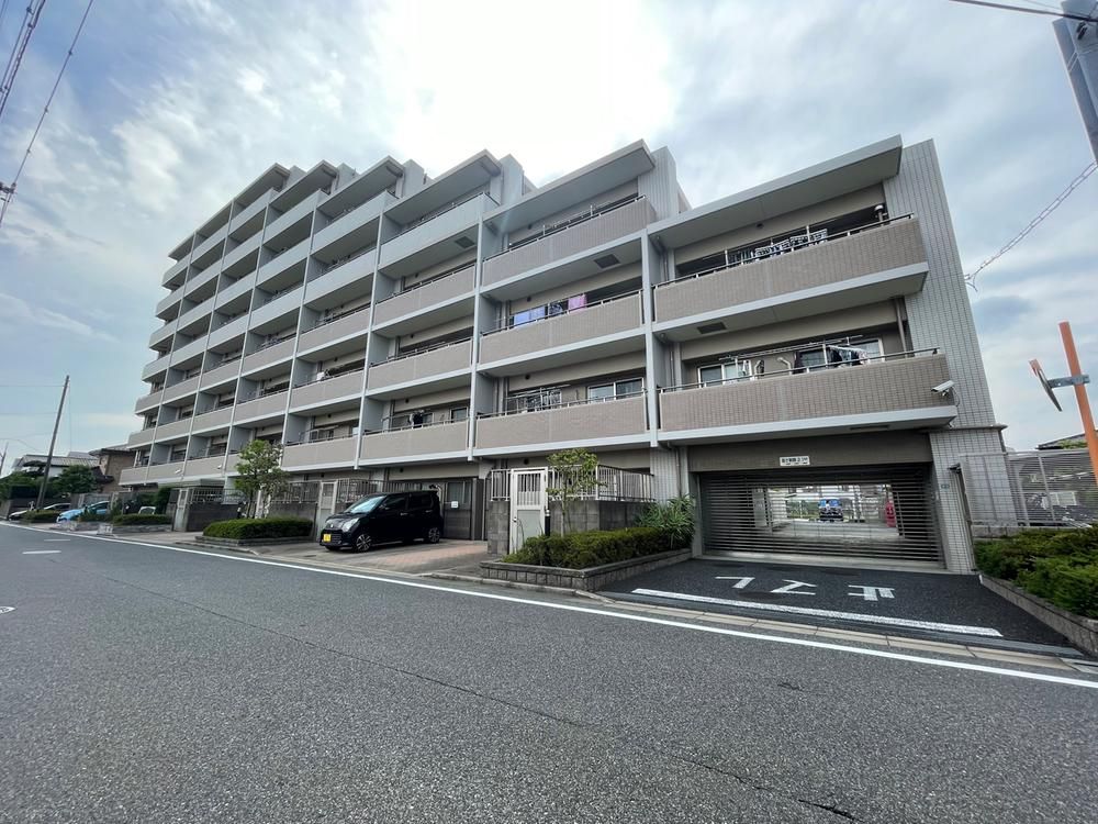2LDK Apartment for Sale in Funabashi, Chiba - 63m2 - Thumbnail 2