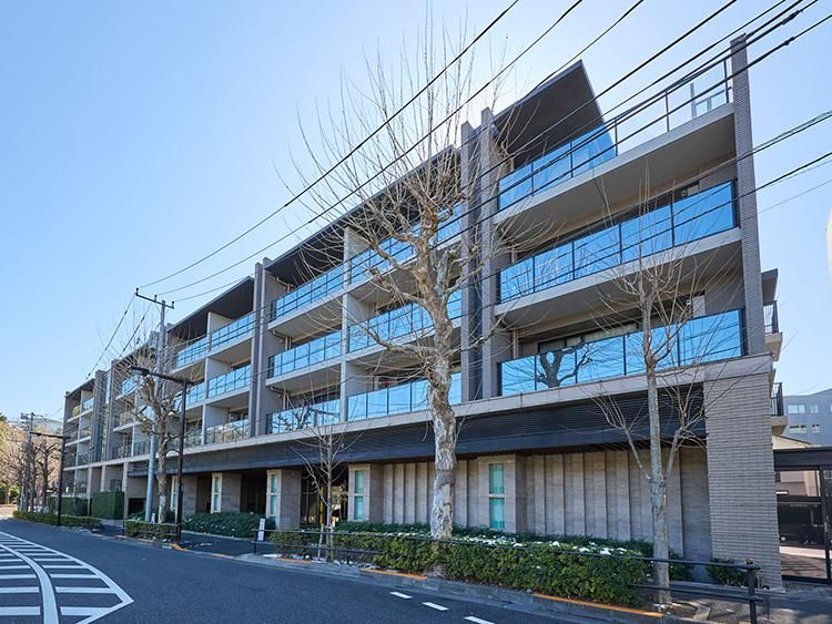 2LDK Apartment in Shinjuku, Tokyo - Garden Hills Yotsuya Geihin no Mori - Thumbnail 2
