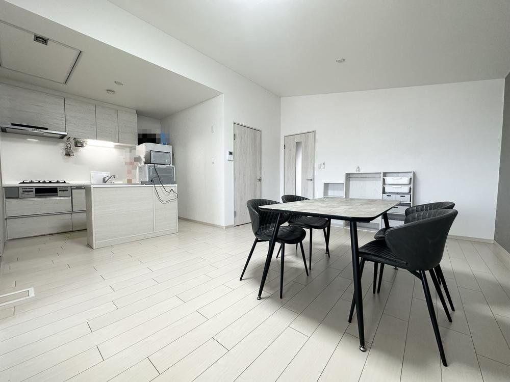 Renovated 3LDK Apartment in Hirakata, Osaka Prefecture - Thumbnail 2