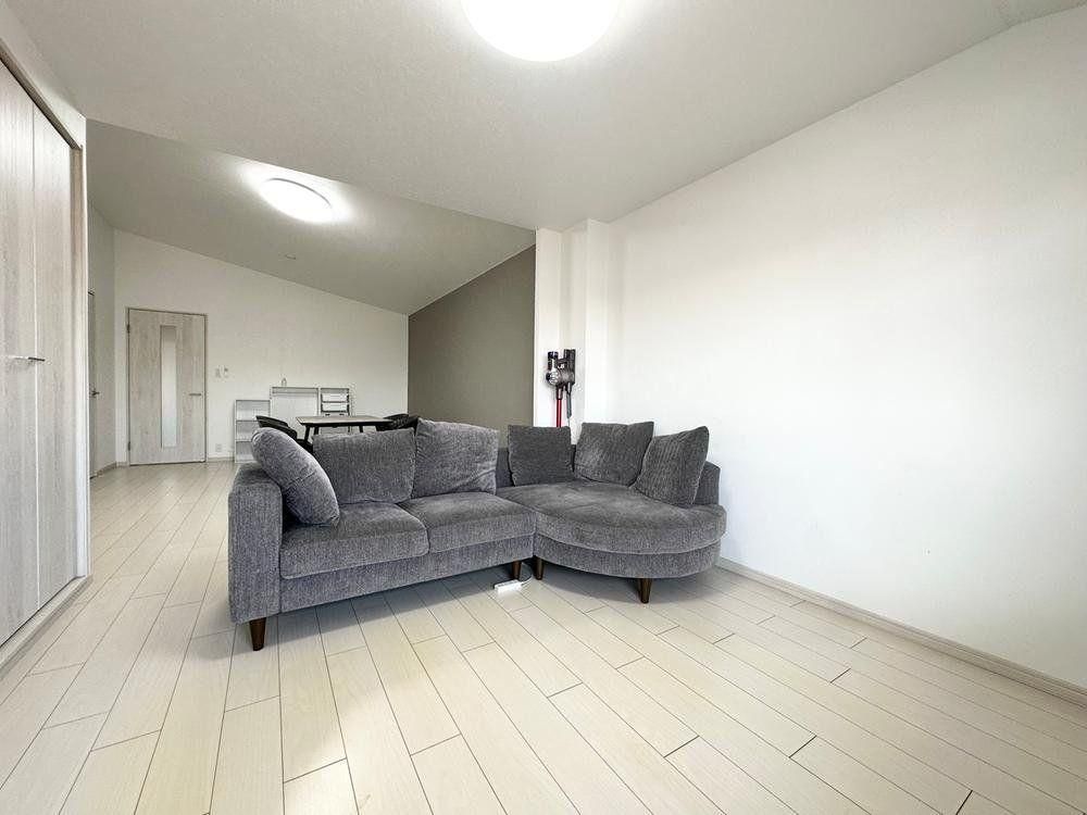 Renovated 3LDK Apartment in Hirakata, Osaka Prefecture - Thumbnail 3