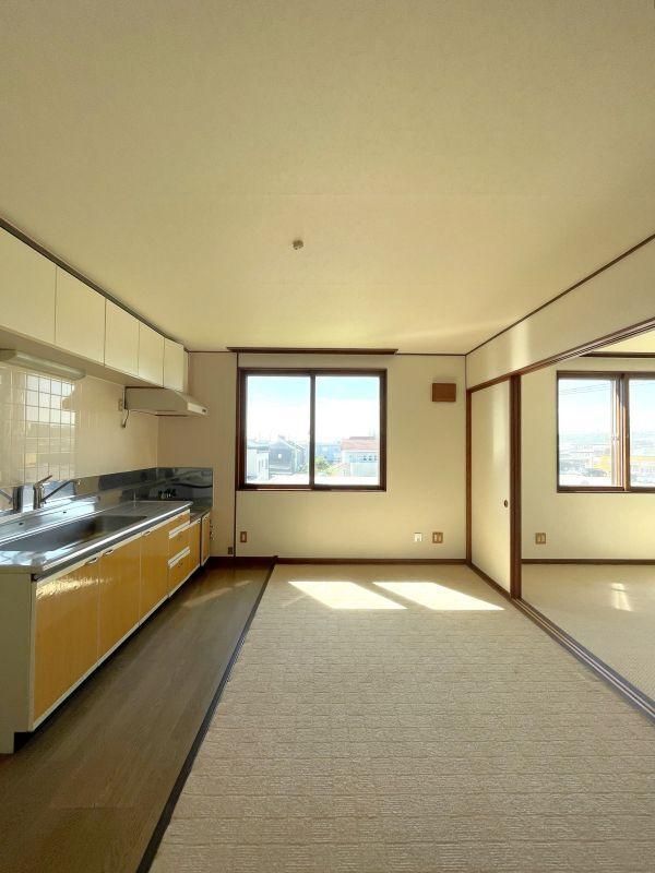 7LDK Pre-owned House for Sale in Tomakomai, Hokkaido - Thumbnail 3