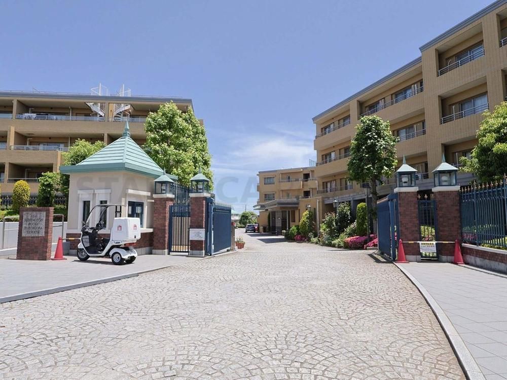 Renovated 2LDK Apartment in Yamate, Yokohama - 86.66 sqm - Thumbnail 2