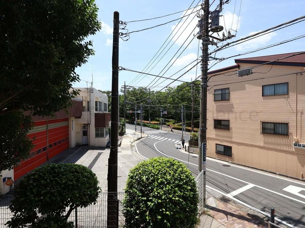 Renovated 2LDK Apartment in Yamate, Yokohama - 86.66 sqm - Thumbnail 3