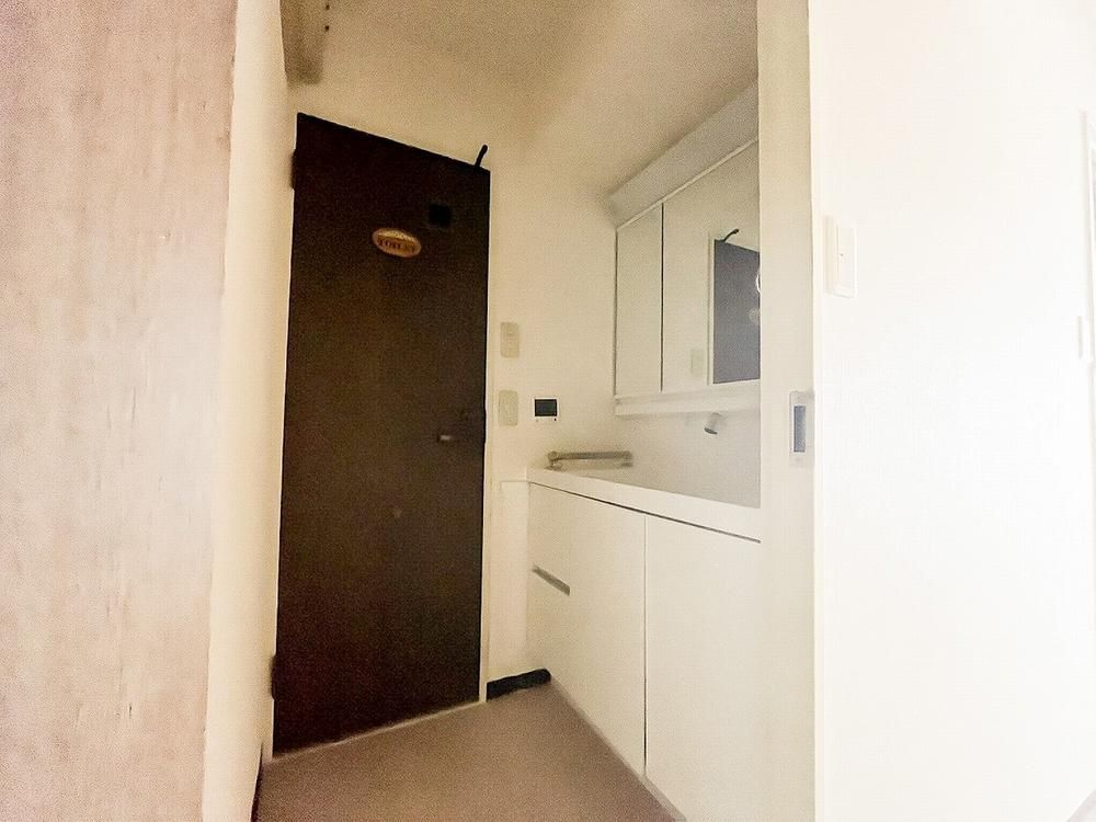 2LDK Apartment for Sale in Sagamihara, Kanagawa - Thumbnail 2