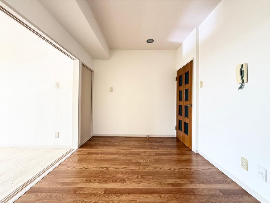 2DK Apartment for Sale in Totsuka-ku, Yokohama - 39.4m2 - Thumbnail 4