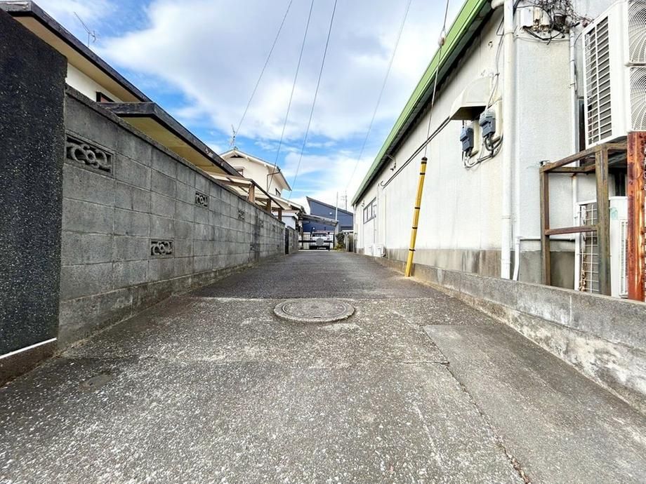 Spacious 359m2 Land Plot for Sale in Ome City, Near Kawabe Station - Thumbnail 4