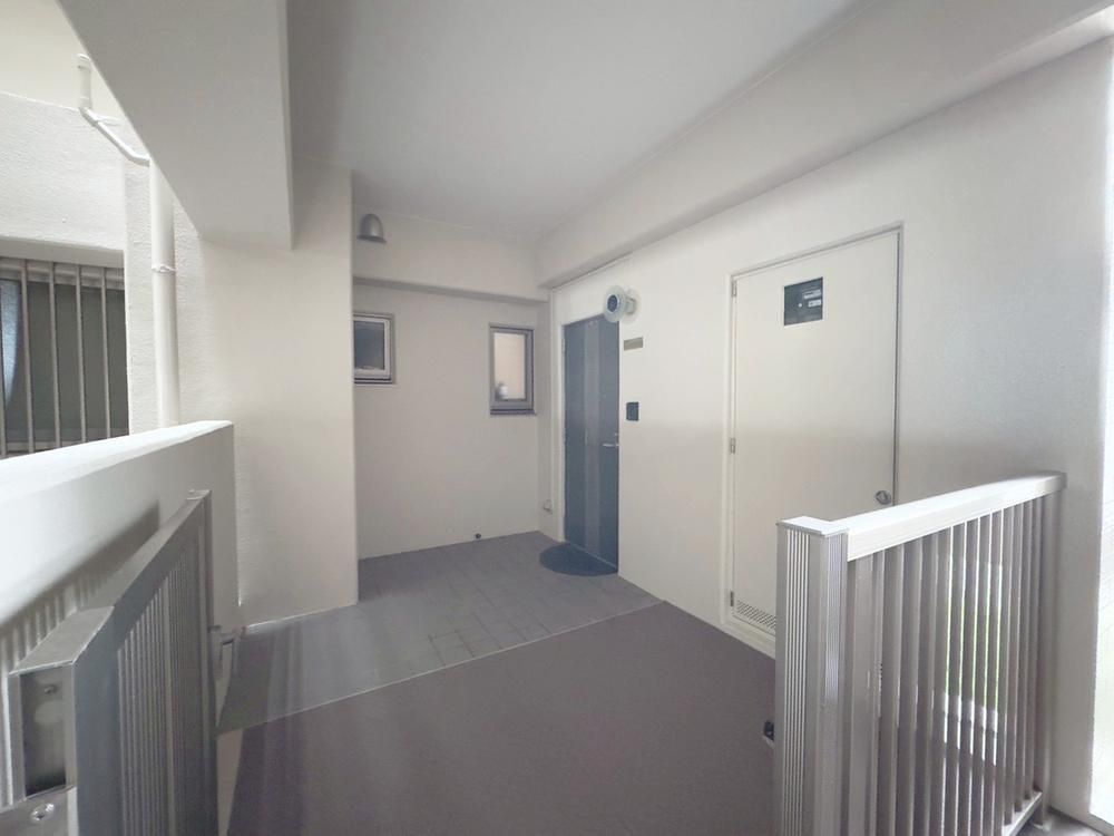 4LDK Apartment for Sale in Okinawa City, Okinawa - 88.19 sqm - Thumbnail 2