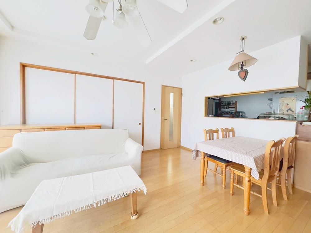 4LDK Apartment for Sale in Okinawa City, Okinawa - 88.19 sqm - Thumbnail 3