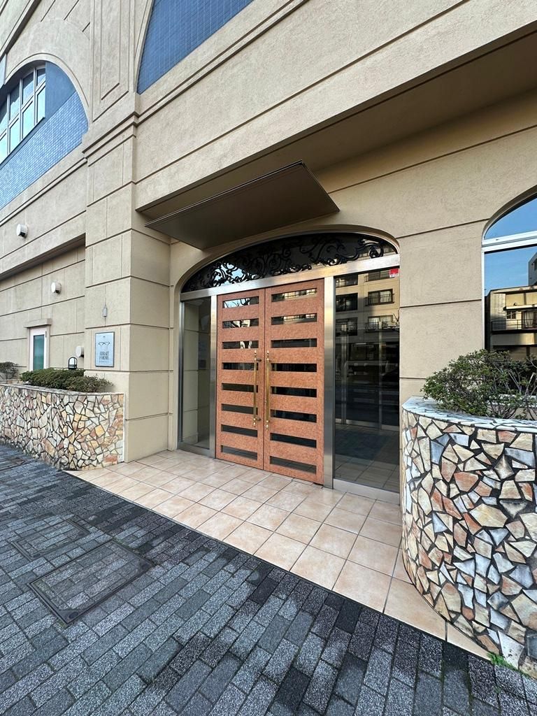2LDK Apartment for Sale in Kanagawa-ku, Yokohama - 61m2 with Mount Fuji Views - Thumbnail 2