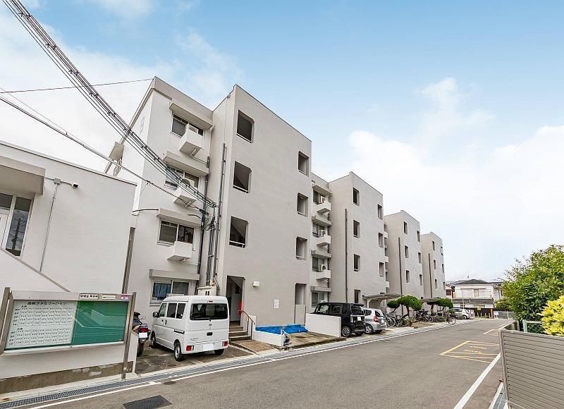 Top-Floor 2LDK Apartment for Sale in Takatsuki, Osaka - Thumbnail 2