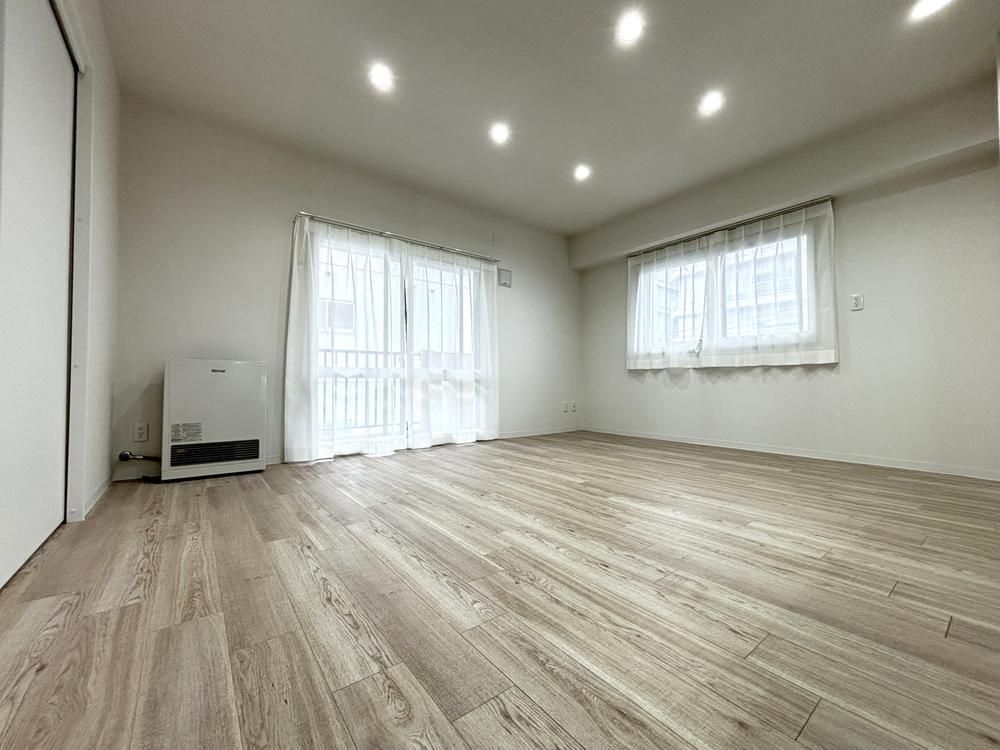 3LDK Renovated Apartment in Sapporo Chūō-ku, Sōen Area - Thumbnail 4