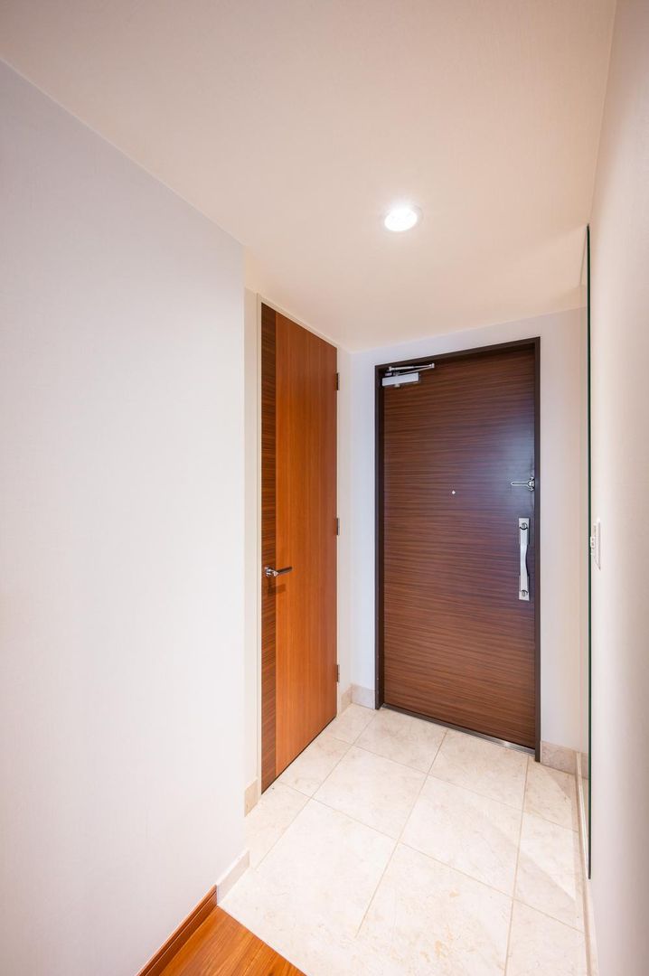 2LDK Apartment for Sale in Shibaura, Minato-ku, Tokyo - Thumbnail 2