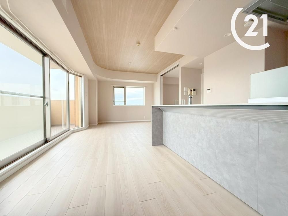 Renovated 3LDK Apartment in Aristo Riverside View Tower, Osaka - Thumbnail 3