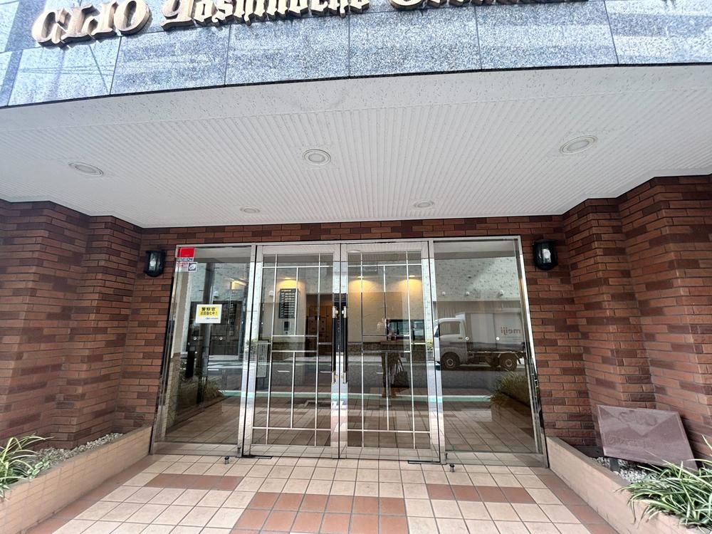 3LDK Apartment for Sale in Yokohama Minami Ward 65.4m² - Thumbnail 2