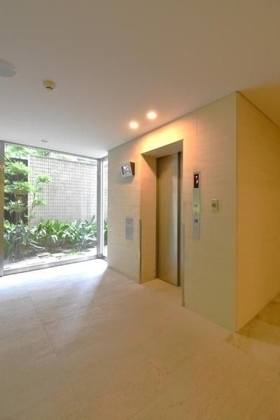 11F 2LDK Apartment in Minato, Tokyo – 55m² - Thumbnail 2
