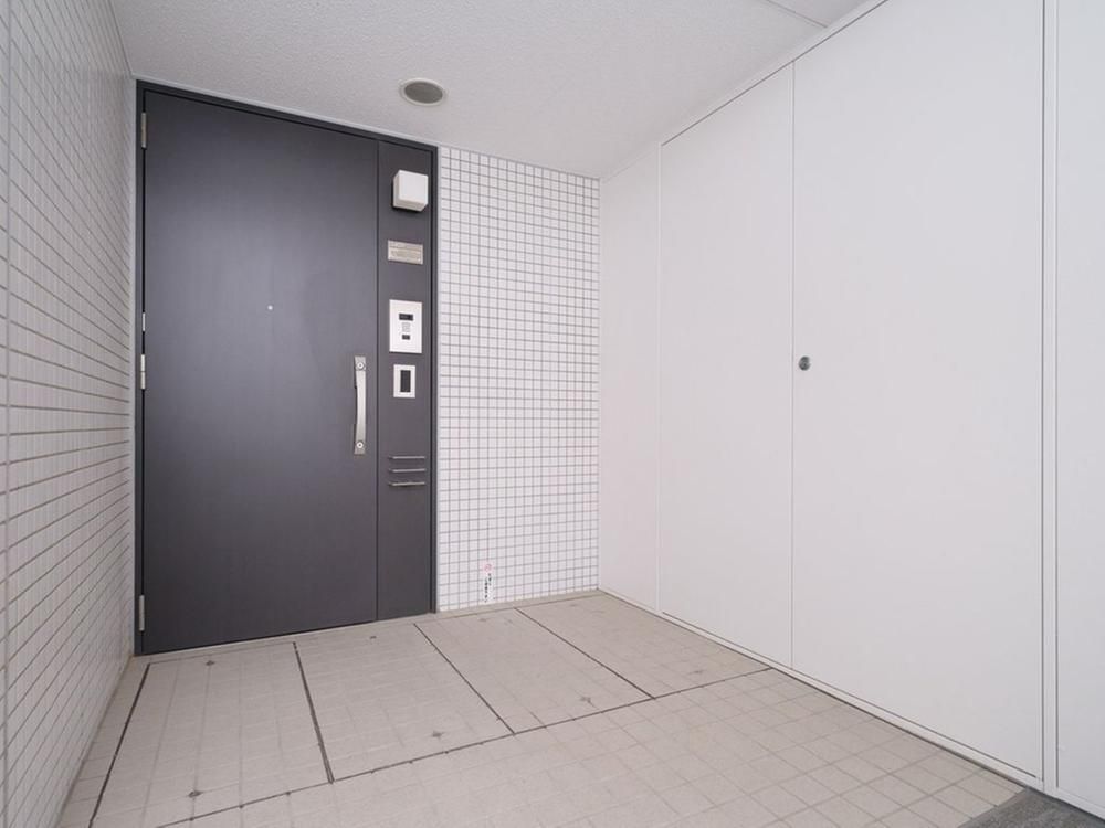 3LDK Apartment for Sale in Minato Mirai, Yokohama - Image 1