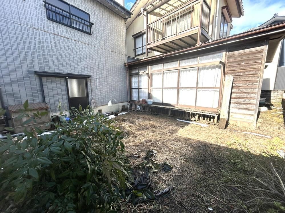 7DK House for Sale in Joetsu, Niigata with Garden and Parking - Thumbnail 2