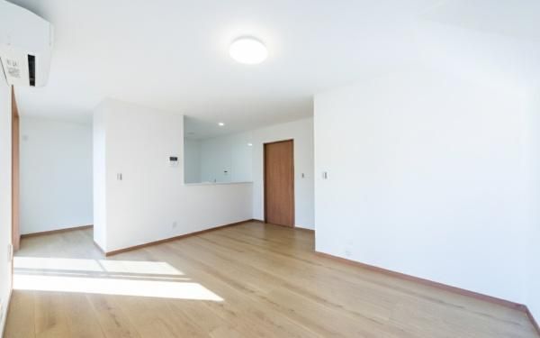 3LDK House for Sale in Yokosuka with Garden and Deck Terrace - Thumbnail 3