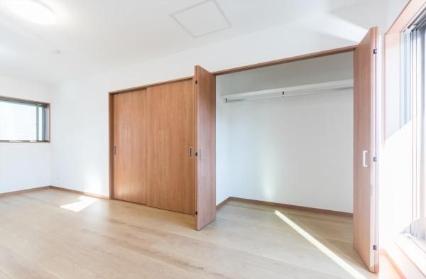 3LDK House for Sale in Yokosuka with Garden and Deck Terrace - Thumbnail 4
