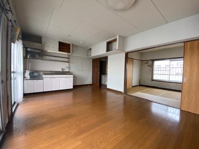 2LDK Apartment for Sale in Isogo, Yokohama, Kanagawa - Thumbnail 2