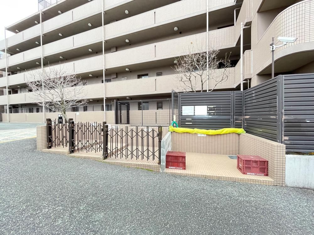 3LDK Apartment for Sale in Toyonaka near Shibahara-Handaimae Station - Thumbnail 2