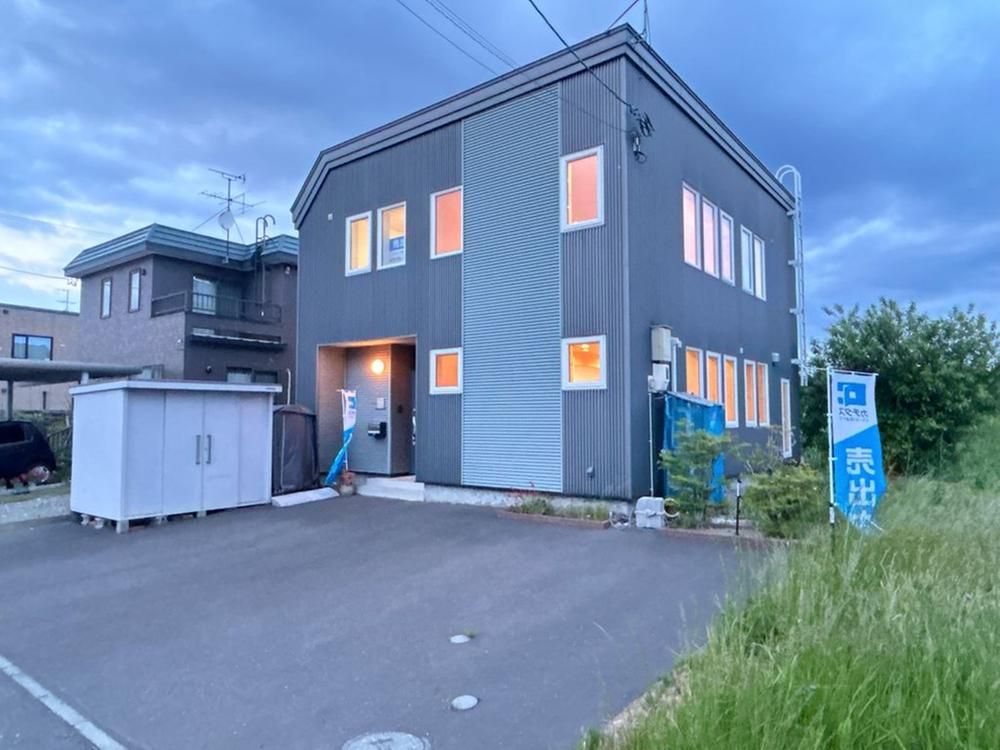 4LDK Detached House in Ebetsu, Hokkaido - 16,990,000 JPY - Thumbnail 2