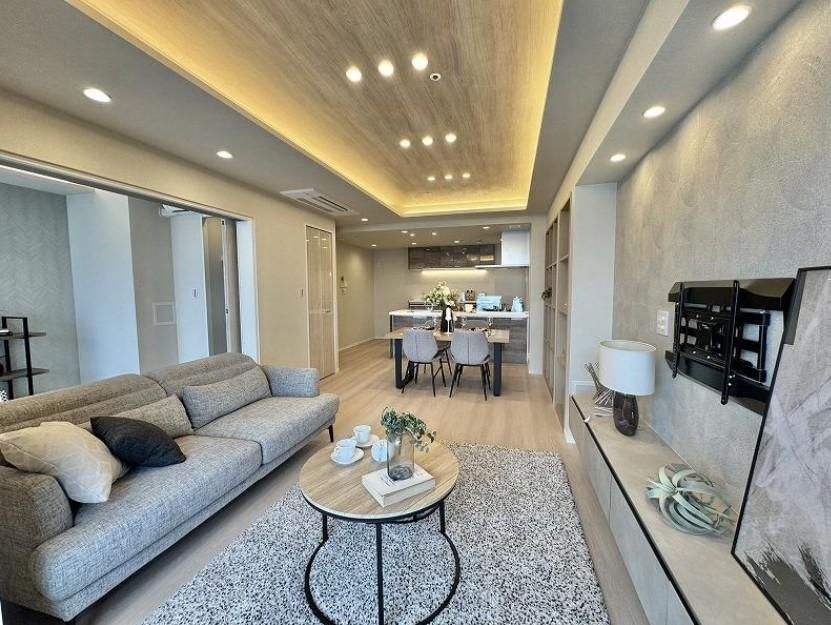 2LDK Apartment for Sale in Toyosu, Koto City, Tokyo - Thumbnail 2