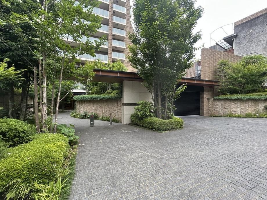 3LDK Apartment for Sale in Shibuya, Tokyo - 105.29 sqm - Thumbnail 2