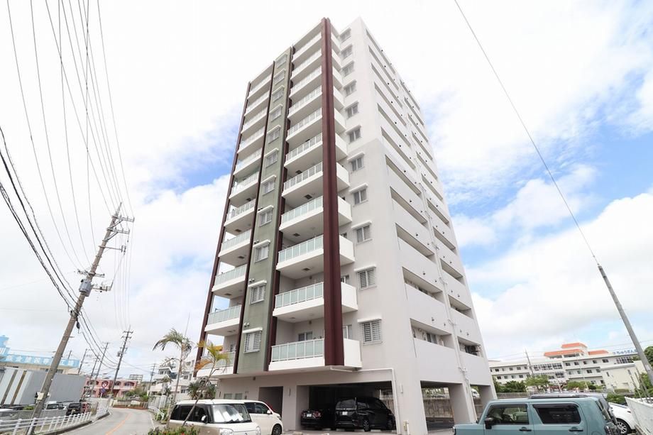 3LDK Apartment for Sale in Okinawa City, Okinawa - Thumbnail 2