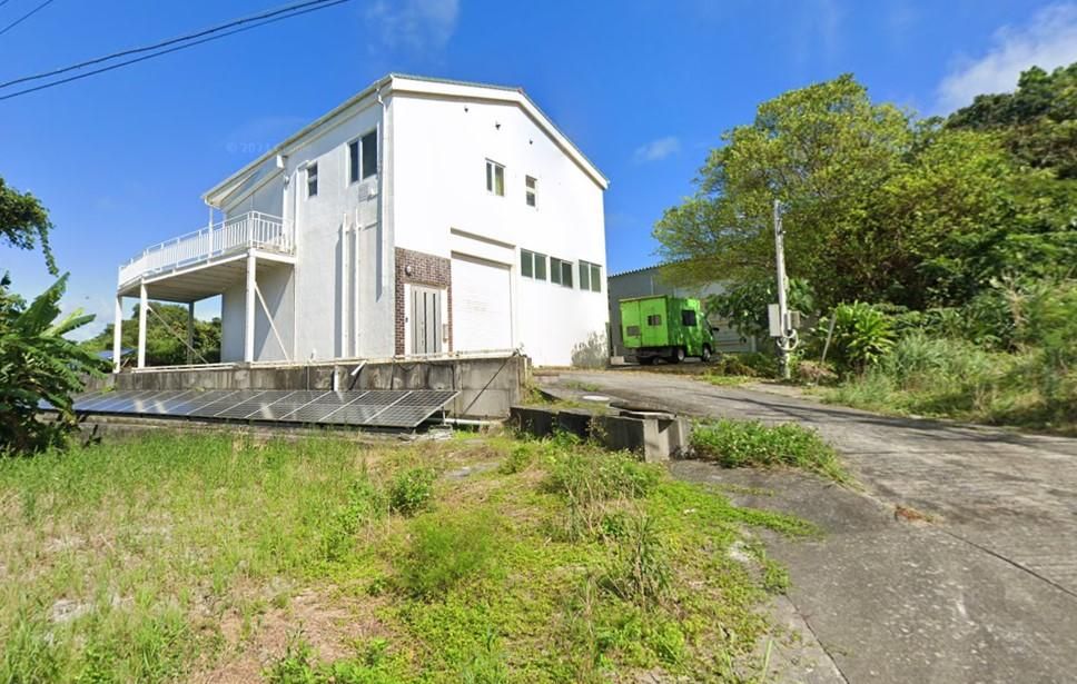 2LDK Ocean View House with Solar Panels on Kouri Island, Okinawa - Image 1