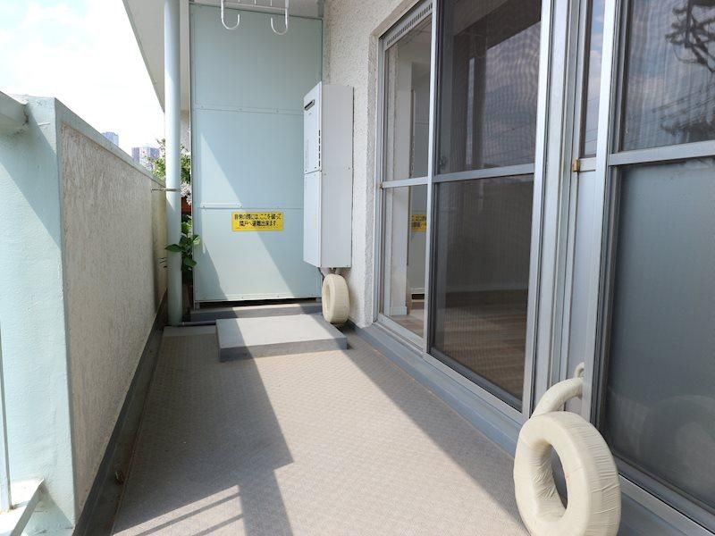 Renovated 3LDK Apartment Near Motosumiyoshi Station in Kawasaki - Thumbnail 2