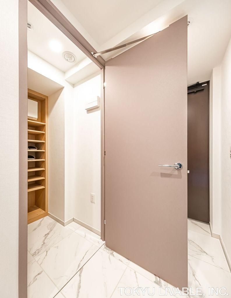 3LDK 71m2 Apartment for Sale in Yokohama, Kanagawa - Thumbnail 2