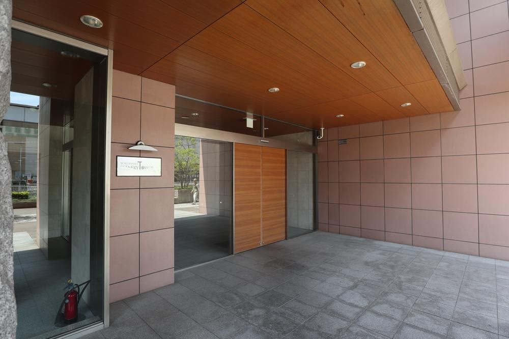 Yokohama Scenery Tower 3LDK Apartment in Isogo Ward - Thumbnail 2