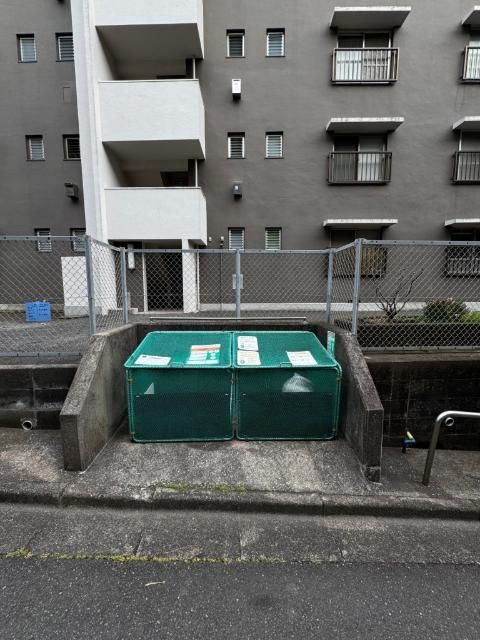 Renovated 2LDK Apartment in Isogo, Yokohama Near Station - Thumbnail 3