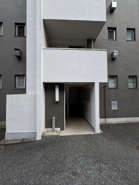 Renovated 2LDK Apartment in Isogo, Yokohama Near Station - Thumbnail 2