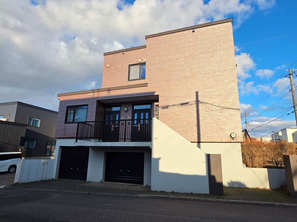 4LDK 2-Generation House for Sale in Kitahiroshima, Hokkaido - Thumbnail 2