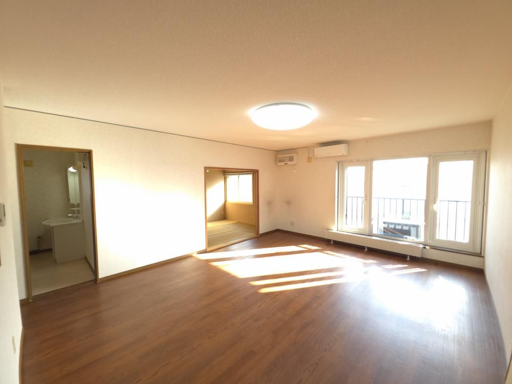 4LDK 2-Generation House for Sale in Kitahiroshima, Hokkaido - Thumbnail 3