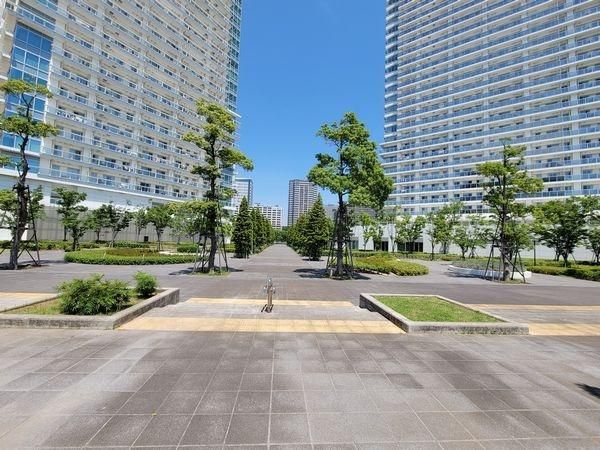 3LDK Apartment for Sale in Harumi, Chuo City, Tokyo - Thumbnail 2