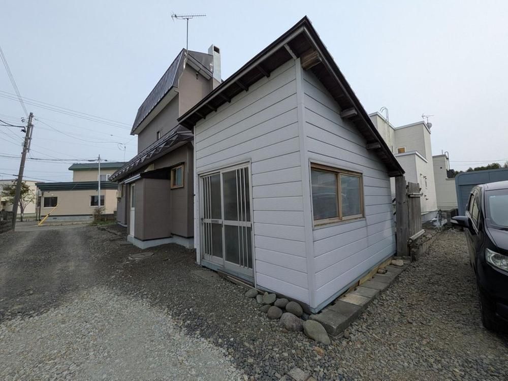 Land with Old House for Sale in Ebetsu, Hokkaido - 204m2 - Thumbnail 3