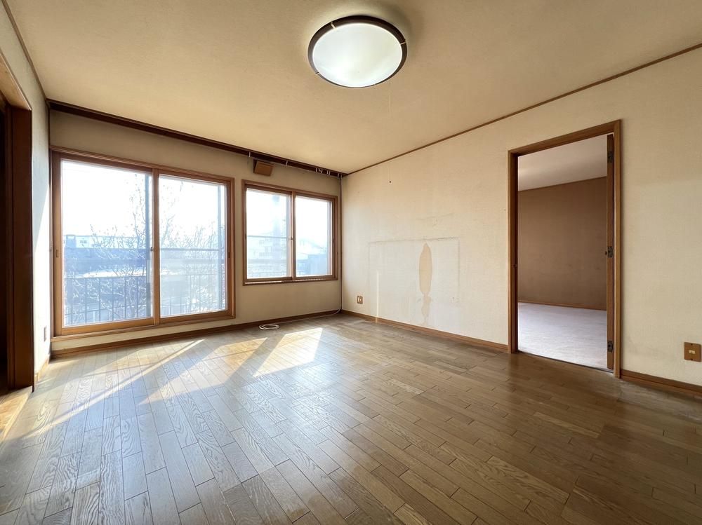 5LDK Two-Generation House Near Motomachi Station, Sapporo - Thumbnail 4