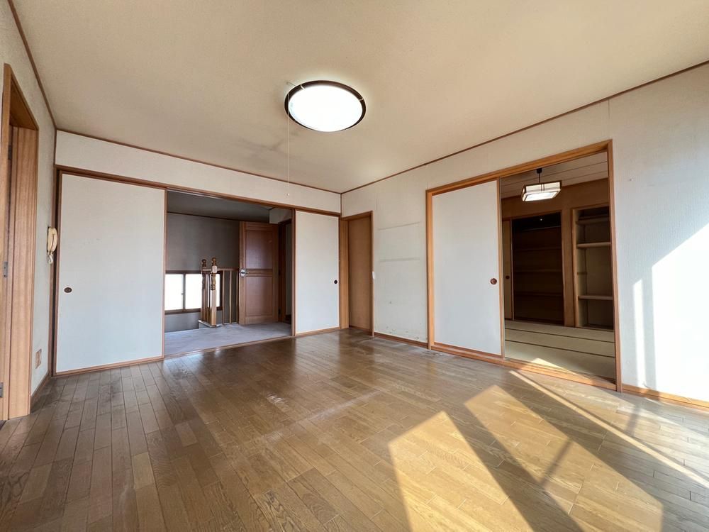 5LDK Two-Generation House Near Motomachi Station, Sapporo - Thumbnail 3