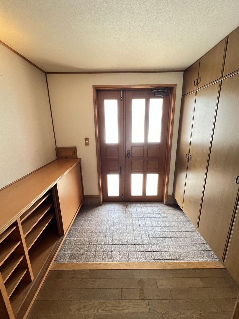5LDK Two-Generation House Near Motomachi Station, Sapporo - Thumbnail 2
