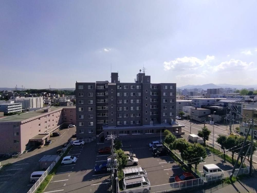 Renovated 3LDK Apartment Near Subway in Sapporo Shiroishi - Thumbnail 2