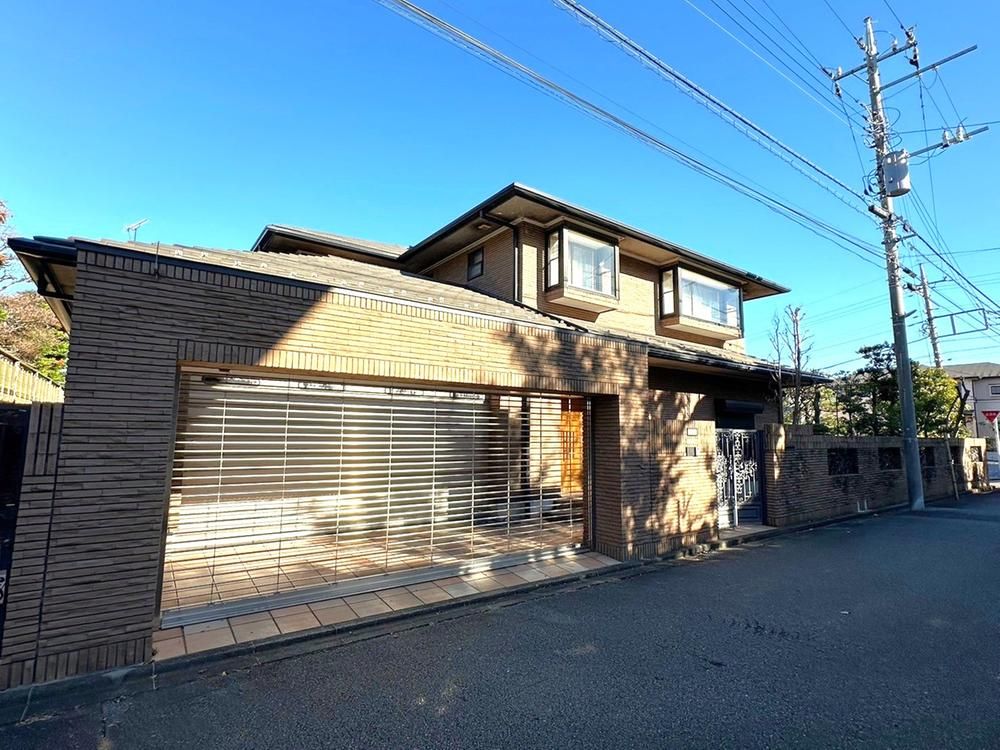 7LDK Modern House with Large Garden in Tama, Tokyo - Thumbnail 2