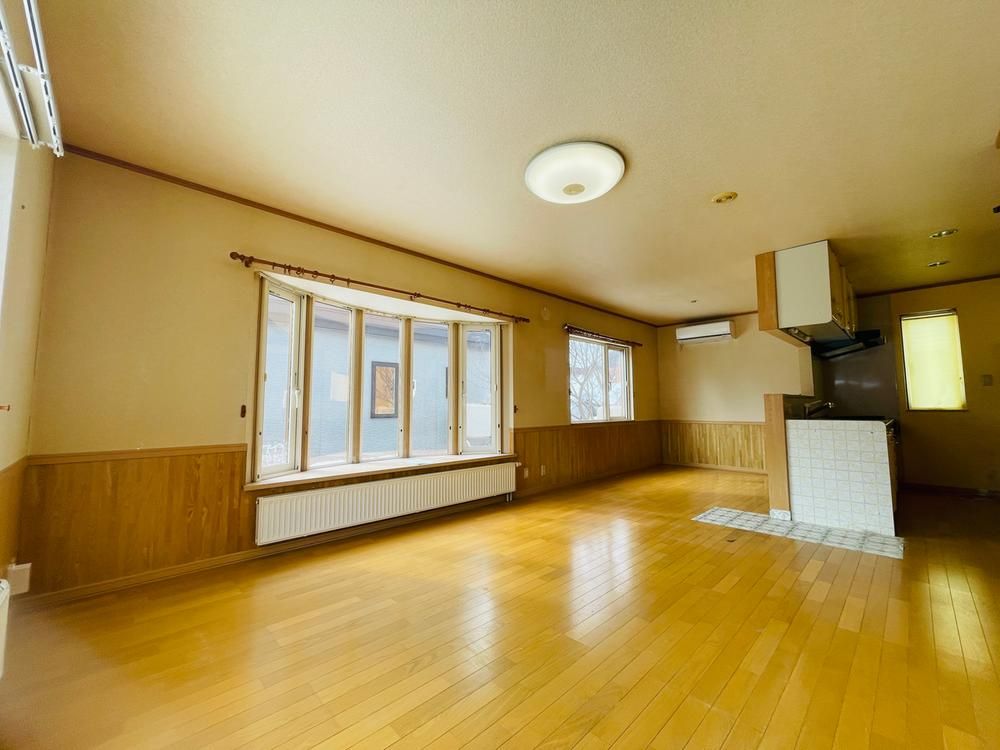 3LDK House for Sale in Sapporo Kita Ward Near Takuhoku Station - Thumbnail 2