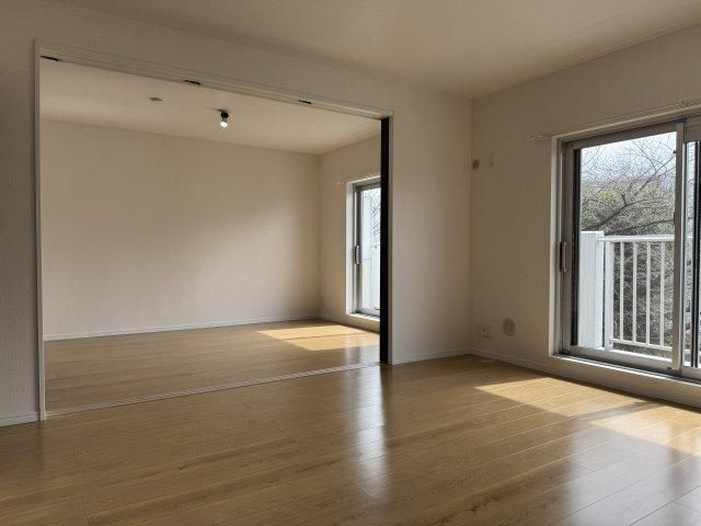 Renovated 3LDK Apartment for Sale in Atsugi City, Kanagawa - Thumbnail 4