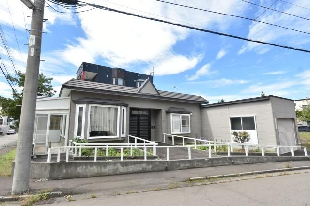 2LDK House for Sale in Minami Ward, Sapporo with Large Lot - Thumbnail 2