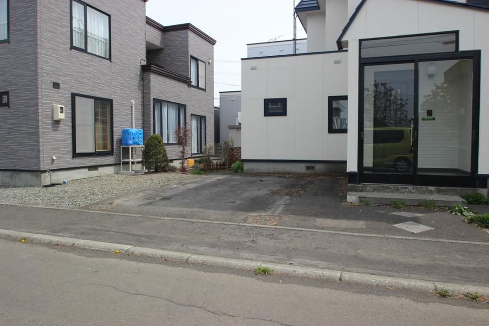 4LDK House on Corner Lot with Garden in Kita Ward, Sapporo - Thumbnail 3