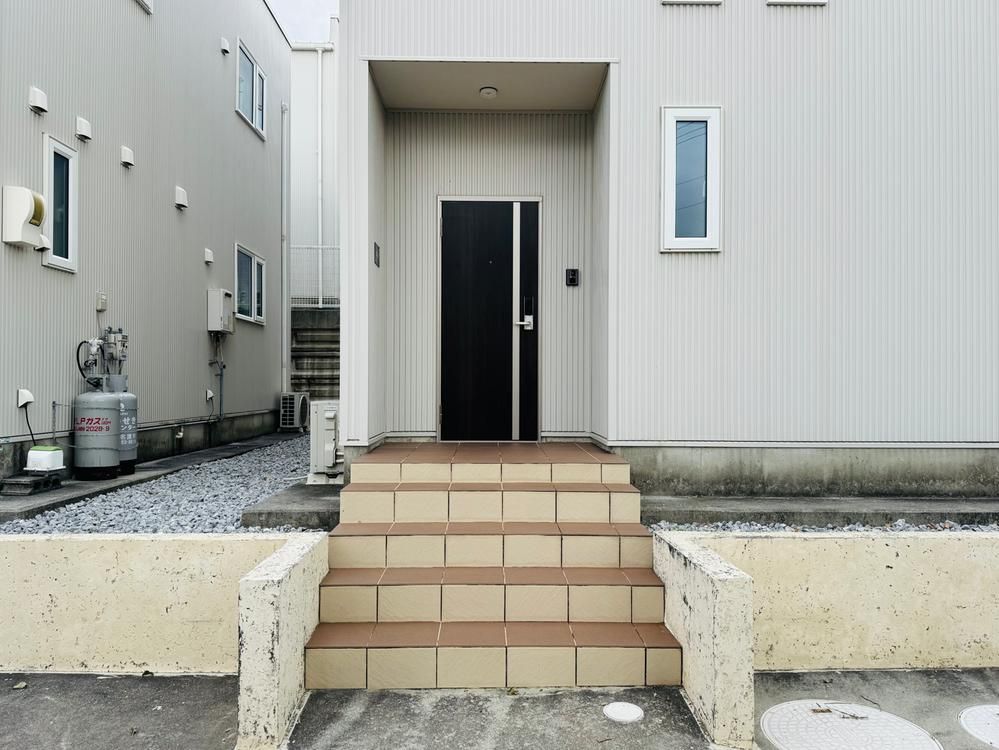 2LDK Wooden House for Sale on Kouri Island, Okinawa - Thumbnail 3